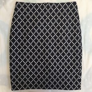Ann Taylor Navy and White Patterned Pencil Skirt